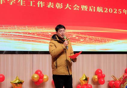 花湖临空经济学院党总支书记 滕亚东致辞
